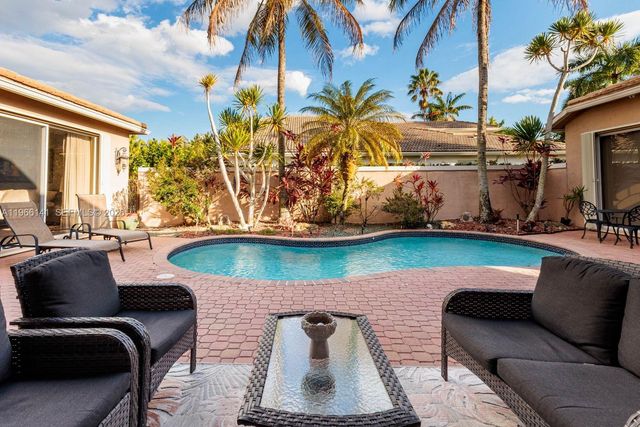 2488 Eagle Run Dr, Weston, FL 33327