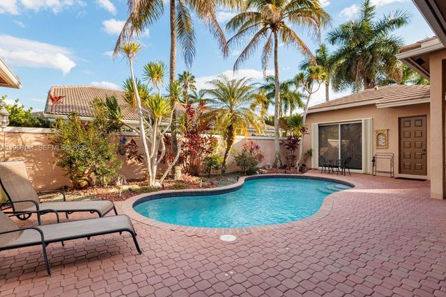 2488 Eagle Run Dr, Weston, FL 33327