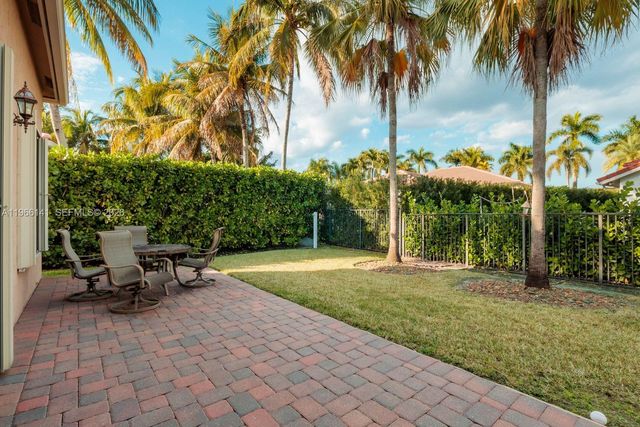 2488 Eagle Run Dr, Weston, FL 33327