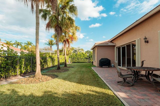 2488 Eagle Run Dr, Weston, FL 33327