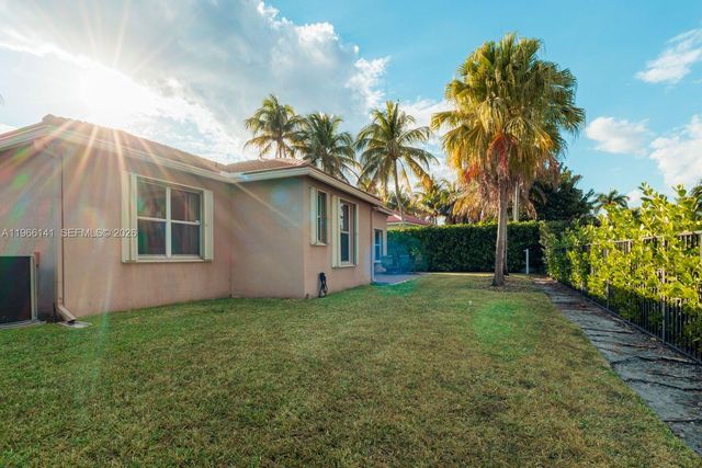 2488 Eagle Run Dr, Weston, FL 33327