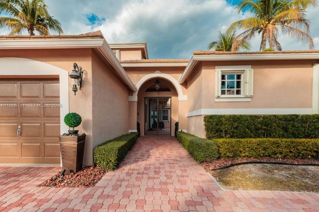 2488 Eagle Run Dr, Weston, FL 33327