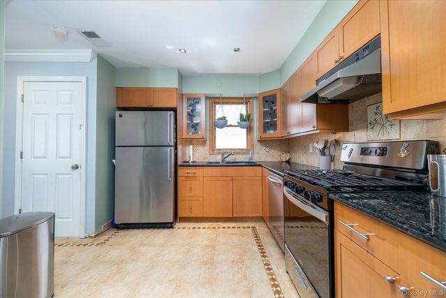 145 Bismark Avenue, Valley Stream, NY 11581