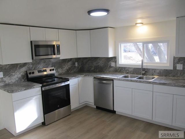 486 N 3435 E, Lewisville, ID 83431