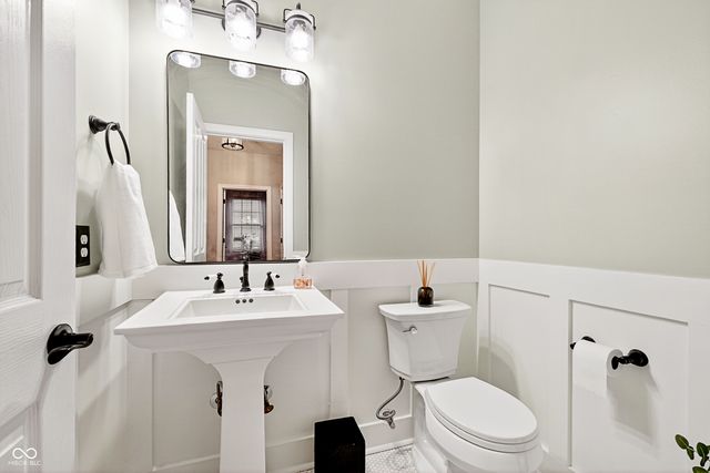 8999 Hearthstone Drive, Zionsville, IN 46077