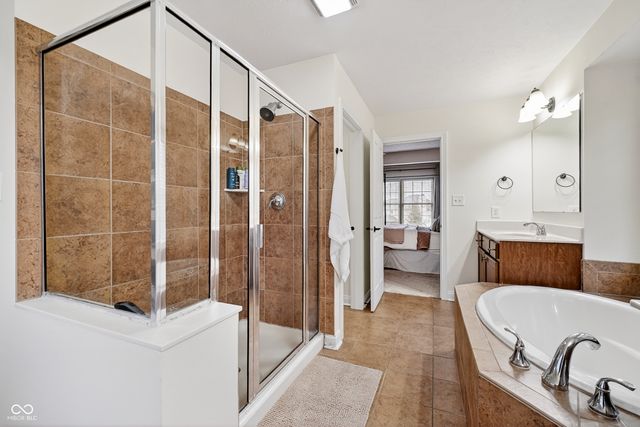 8999 Hearthstone Drive, Zionsville, IN 46077