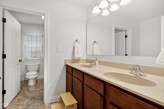 8999 Hearthstone Drive, Zionsville, IN 46077