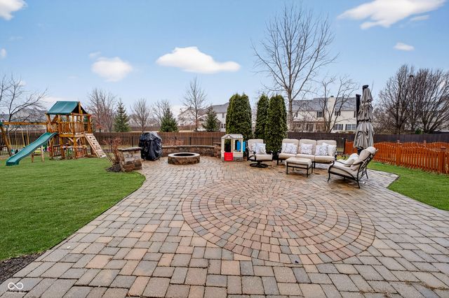 8999 Hearthstone Drive, Zionsville, IN 46077