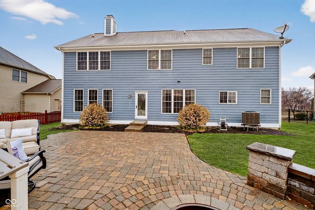 8999 Hearthstone Drive, Zionsville, IN 46077