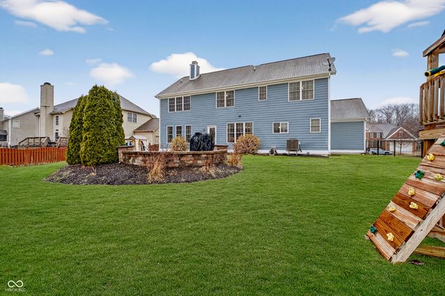 8999 Hearthstone Drive, Zionsville, IN 46077