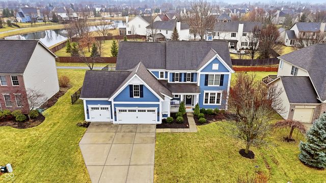 8999 Hearthstone Drive, Zionsville, IN 46077