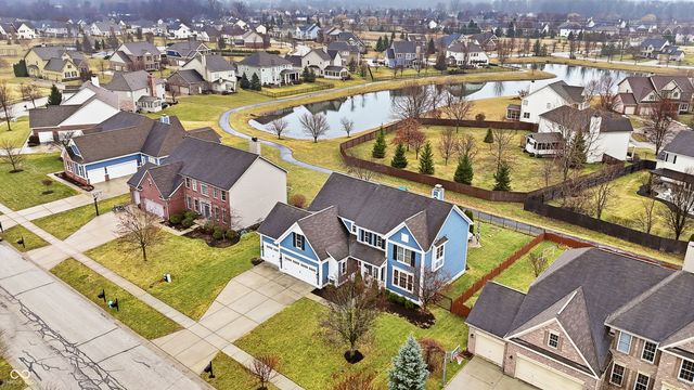 8999 Hearthstone Drive, Zionsville, IN 46077