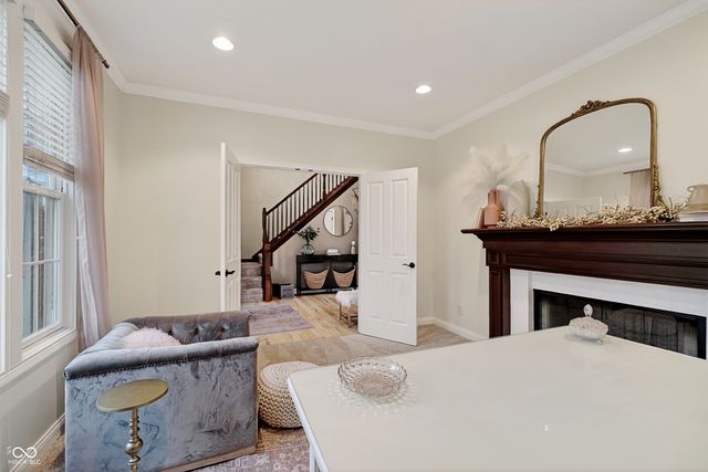 8999 Hearthstone Drive, Zionsville, IN 46077