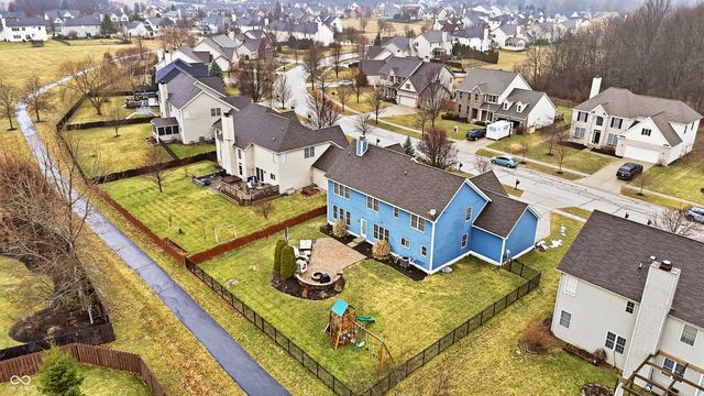 8999 Hearthstone Drive, Zionsville, IN 46077