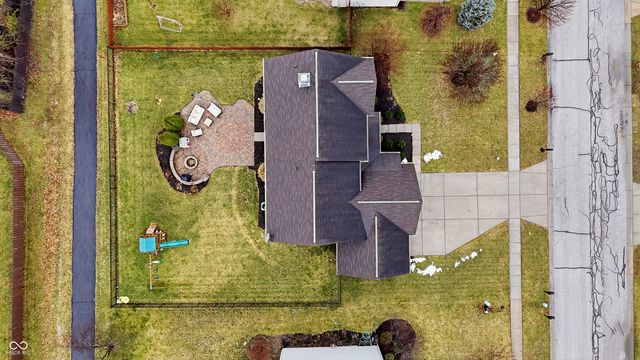 8999 Hearthstone Drive, Zionsville, IN 46077