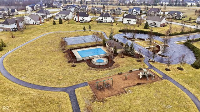 8999 Hearthstone Drive, Zionsville, IN 46077