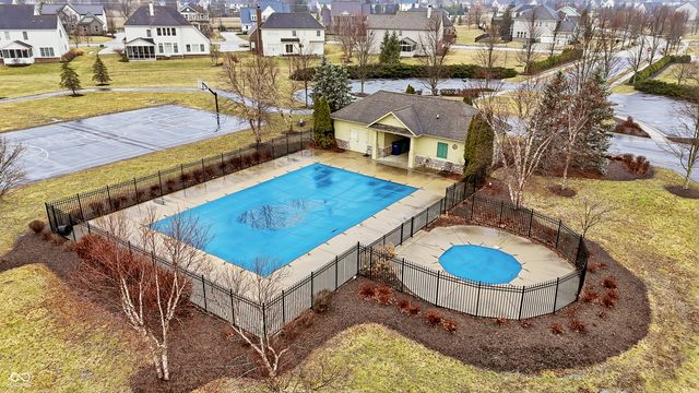 8999 Hearthstone Drive, Zionsville, IN 46077