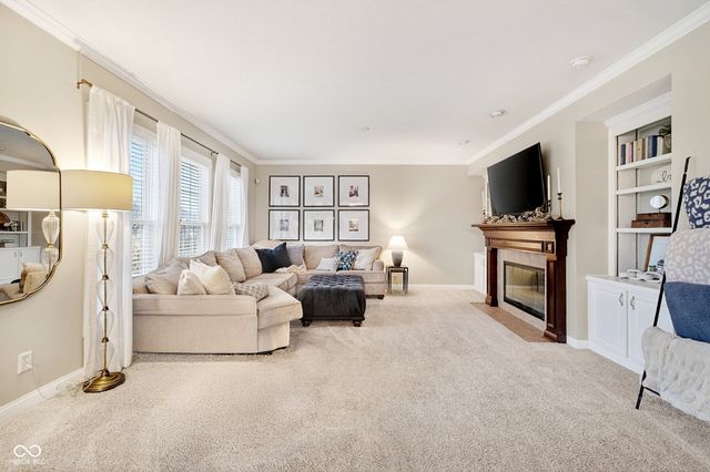 8999 Hearthstone Drive, Zionsville, IN 46077