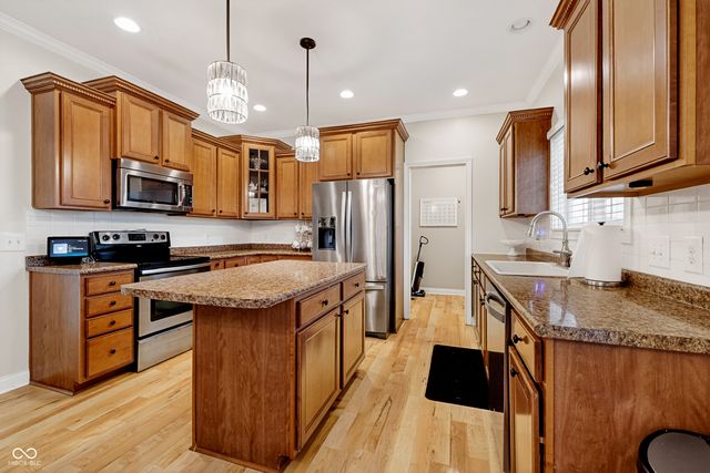 8999 Hearthstone Drive, Zionsville, IN 46077