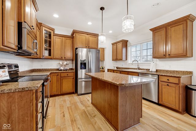 8999 Hearthstone Drive, Zionsville, IN 46077