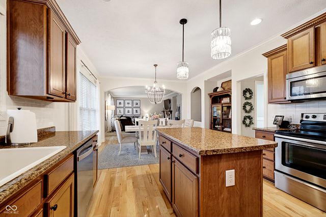 8999 Hearthstone Drive, Zionsville, IN 46077