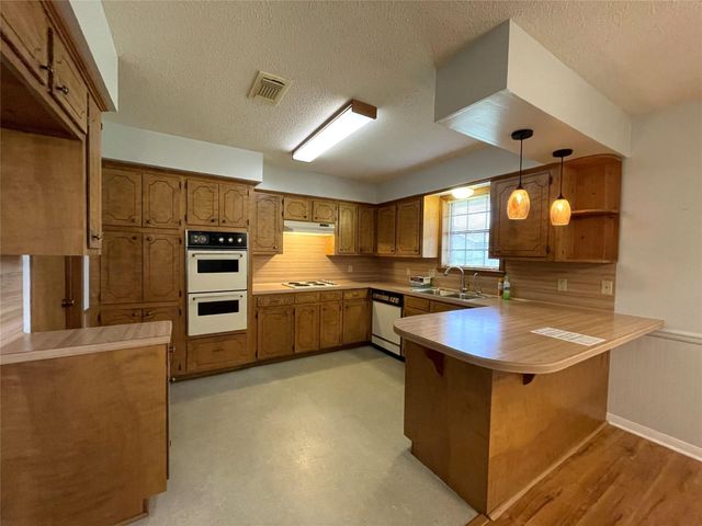 1304 Allison Street, Brenham, TX 77833