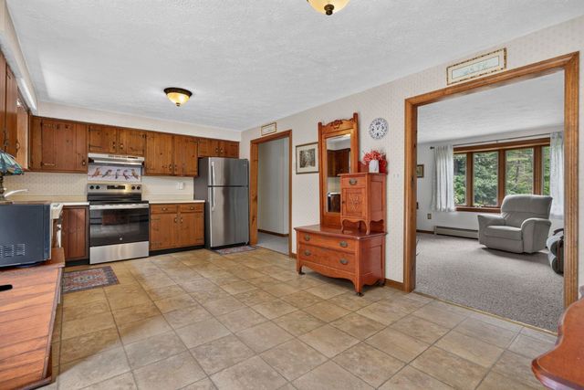 8 Rocky Hill Road, Litchfield, NH 03052