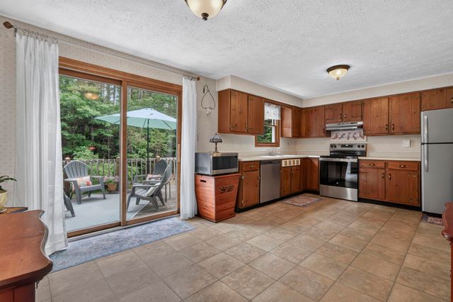 8 Rocky Hill Road, Litchfield, NH 03052