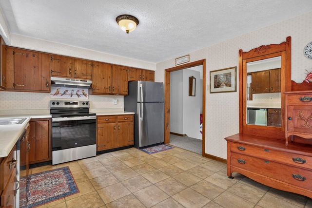 8 Rocky Hill Road, Litchfield, NH 03052