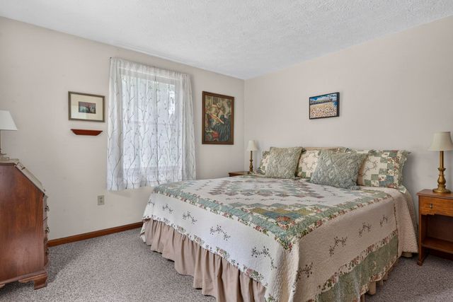 8 Rocky Hill Road, Litchfield, NH 03052
