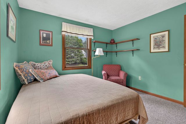 8 Rocky Hill Road, Litchfield, NH 03052