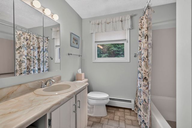 8 Rocky Hill Road, Litchfield, NH 03052
