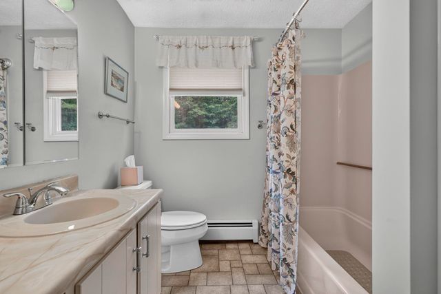8 Rocky Hill Road, Litchfield, NH 03052
