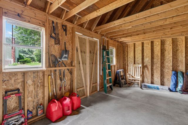 8 Rocky Hill Road, Litchfield, NH 03052