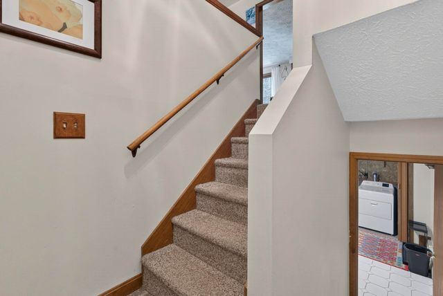 8 Rocky Hill Road, Litchfield, NH 03052