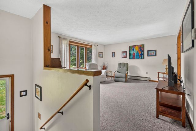 8 Rocky Hill Road, Litchfield, NH 03052