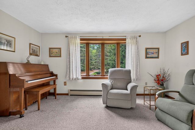 8 Rocky Hill Road, Litchfield, NH 03052