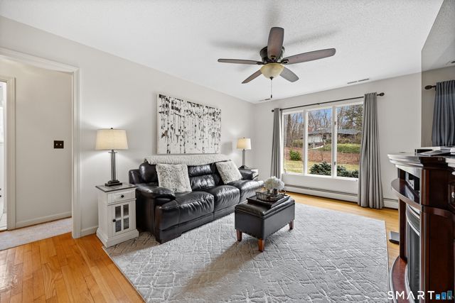 886 Maribou Court, Cheshire, CT 06410