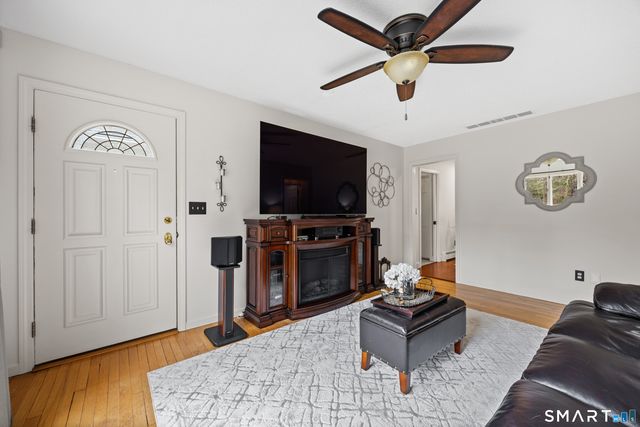 886 Maribou Court, Cheshire, CT 06410