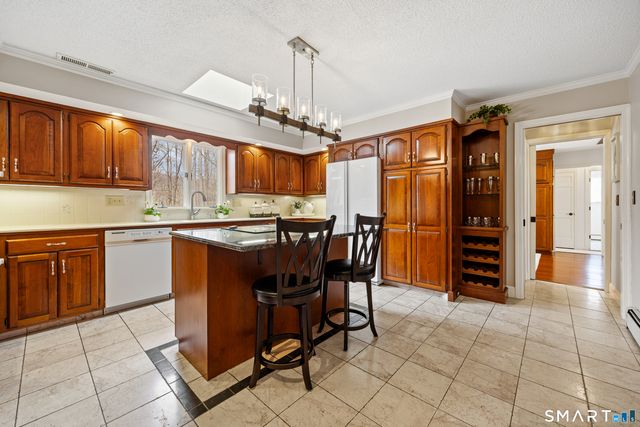 886 Maribou Court, Cheshire, CT 06410