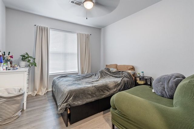 1865 N Scull Creek Drive, Fayetteville, AR 72703