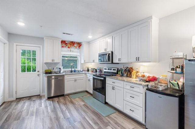 1865 N Scull Creek Drive, Fayetteville, AR 72703