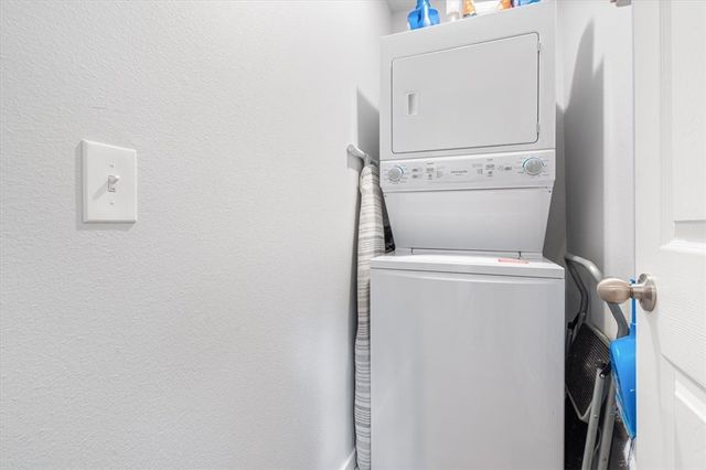 1865 N Scull Creek Drive, Fayetteville, AR 72703