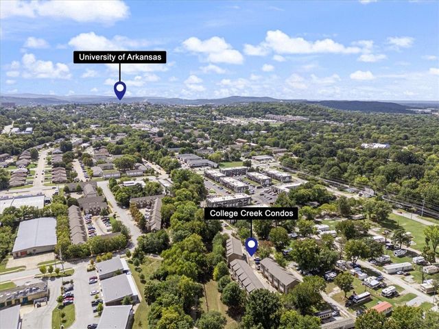 1865 N Scull Creek Drive, Fayetteville, AR 72703