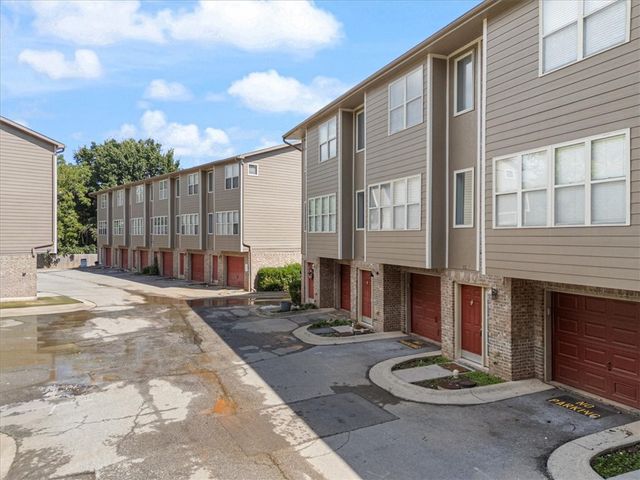 1865 N Scull Creek Drive, Fayetteville, AR 72703