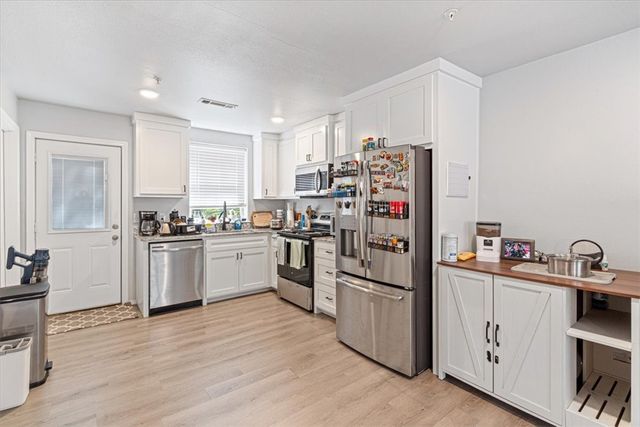 1865 N Scull Creek Drive, Fayetteville, AR 72703