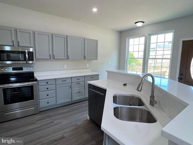 7 ONYX LN, Charles Town, WV 25414