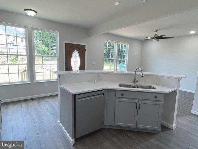 7 ONYX LN, Charles Town, WV 25414