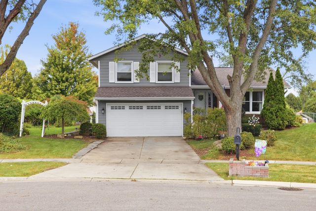 10 Canterbury Court, Streamwood, IL 60107