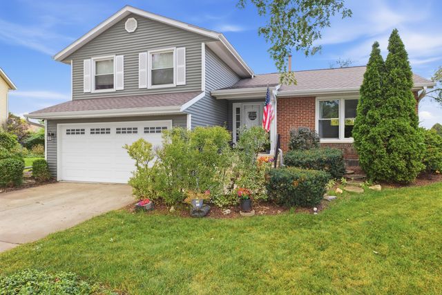 10 Canterbury Court, Streamwood, IL 60107